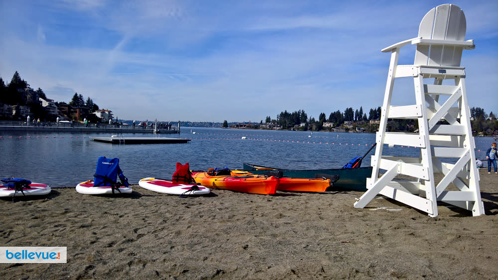 Explore Lake Washington with REI Boathouse tours: Kayaking and stand-up paddleboarding adventures await.